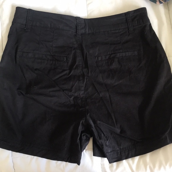 Gap Girlfriend Khaki Shorts - Picture 3 of 3